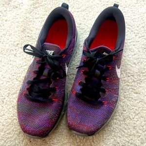NIKE FLYKNIT MAX Size 8.5 Black/Purple - good condition